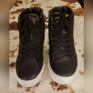 Steve Madden Glossy Black High Top Sneakers with Star and Zipper Size 7.5 Rare